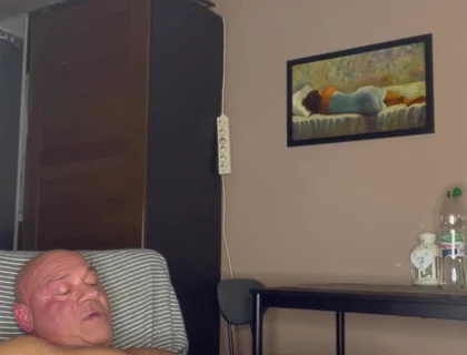 Bodybuilder Jerk off Home